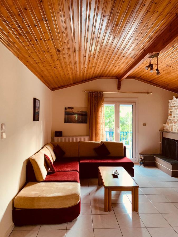 Nadia'S Beach House Пефкари Экстерьер фото