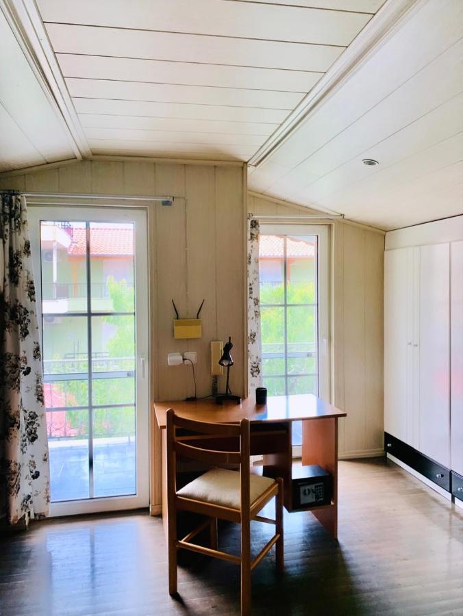 Nadia'S Beach House Пефкари Экстерьер фото